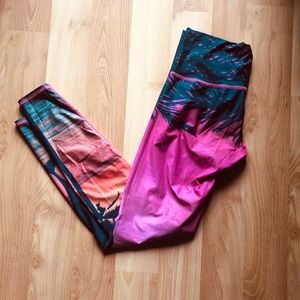 Teeki Love The Adventure yoga leggings